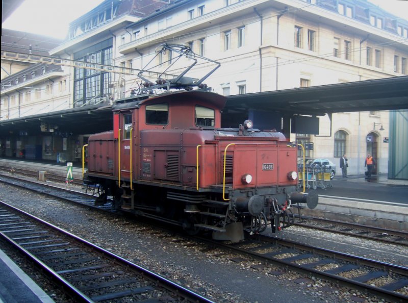 Im Einsatz der SBB: Den Bahnhof Lausanne musste die Ee 3/3 16406 am 12.10.09 mit Rangierttigkeiten bedienen.