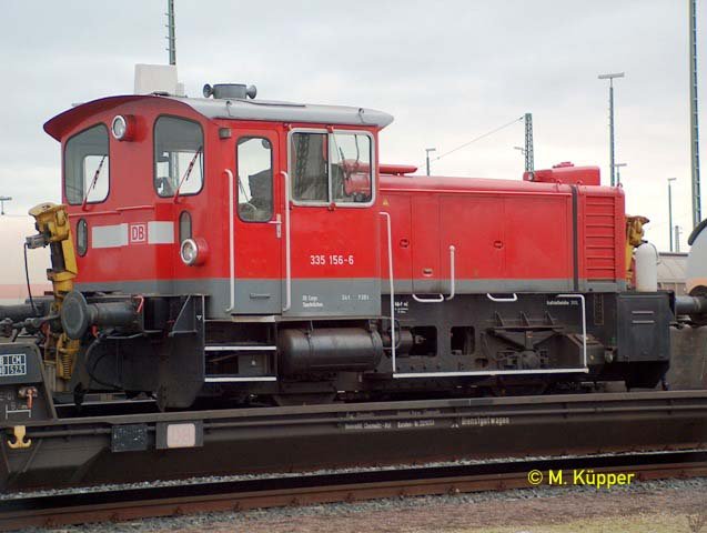 im Feber 2004 war die Kf 335 156 -6 auf einem Uais- Wagen verladen in Kln Gremberg gestanden.
