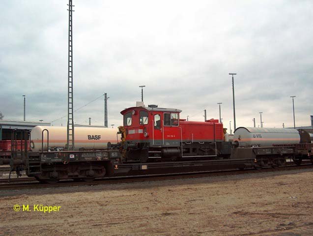 im Feber 2004 war die Kf 335 156 -6 auf einem Uais- Wagen verladen in Kln Gremberg gestanden.