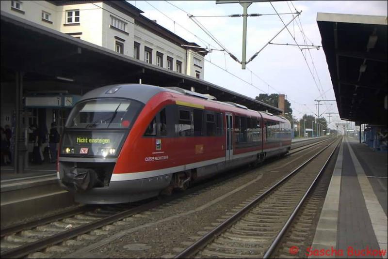 Im Frhjahr 2002 steht ein Desiro (BR 642) in Ludwigslust.
Kurz zuvor ist er aus Hagenow Land gekommen.