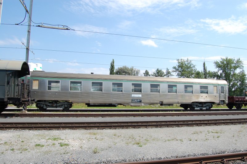 Im Gleisvorfeld vin Trimmelkam ein  Silberling  aus Frankreich