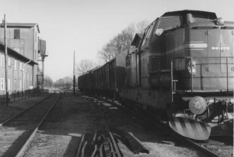 Im Herbst 1974 wurde die Rbenkampagne noch auf der Schiene abgewickelt. Der Zug 2002 am 30.12.1974 ist der letzte Zug der EBO, der von Bad Oldesloe kommend Wakendorf-Gtzberg erreichte. 
