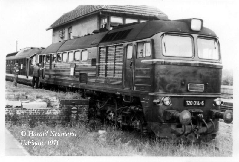 Im Hp Uebigau (innerhalb des Bf Falkenberg/E.) fand im Sommer 1971 eine Mini-Lokausstellung statt. Am Ladegleis hinter dem Stellwerk W12 wurde 120 014, sowie eine damals neue 130er ausgestellt. 