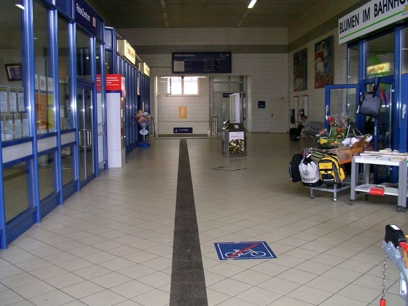 Im Inneren des Empfangsgebudes des Bf Bitterfeld. 