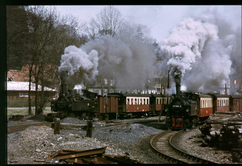 Im Jahr 1982 vor der Wende sah es hier in Alexisbad wst aus aber es gab schon die Mittgliche Doppelausfahrt und man stand ganz alleine den viele Fotografen gab es hier in der Woche nicht