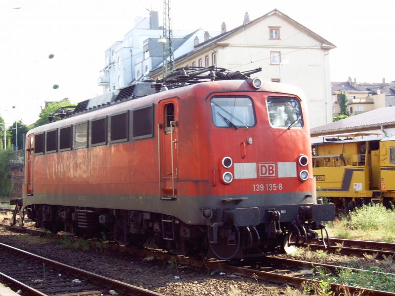 Im Juni stand 139 136 in Worms einen Tag lang.Abends fuhr diese Lok von Worms einen Kesselzug vermutlich Ludwigshafen oder Speyer.