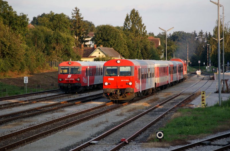 Im letzten Tageslicht macht sich REX2798 auf die Fahrt nach Wien Sdbahnhof. Oberwart, 23.08.2009