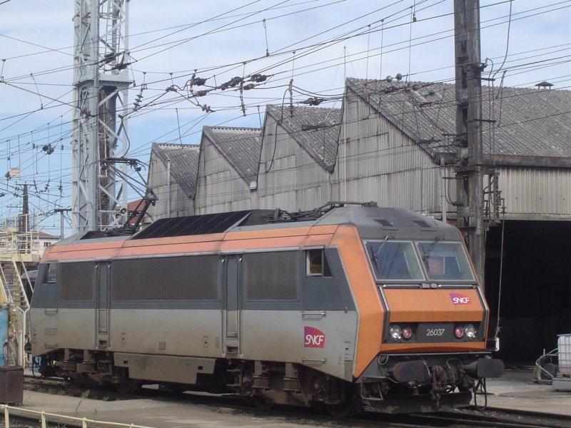 Im Lokbahnhof von Toulouse-Matabiau steht am 20.9.2007 die in Villeneuve-St.Georges (94) beheimatete BB 26037.