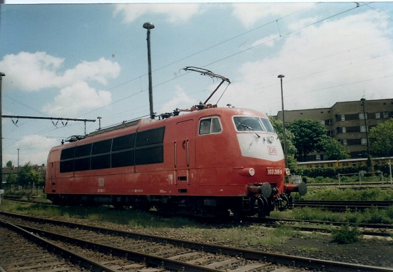 Im Mai 1997 waren die E103 noch regelmig in Berlin anzutreffen.In der Einsatzstelle Berlin Lichtenberg bekam ich die 103 206 vor die Linse.