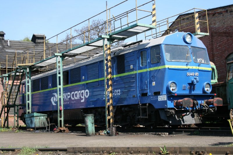 Im neuen Farbkleid zeigt sich SU46-013 in wegliniec der sonne.24.04.09