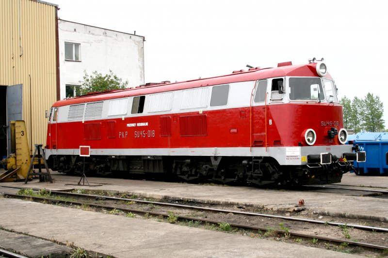 Im neuen PKP Regionallack zeigt sich SU45-018 in Chojnice.21.05.2009