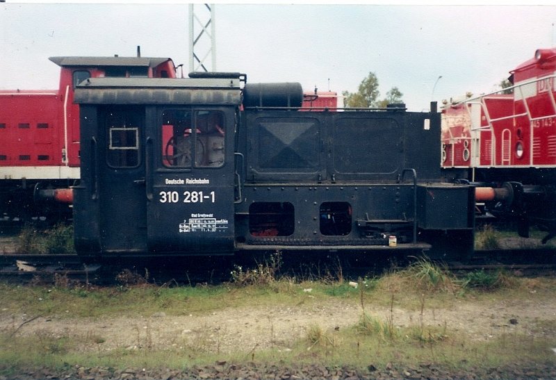Im November 1999 hatte die K 310 281 im Bh Rostock Seehafen nichts mehr zutun.