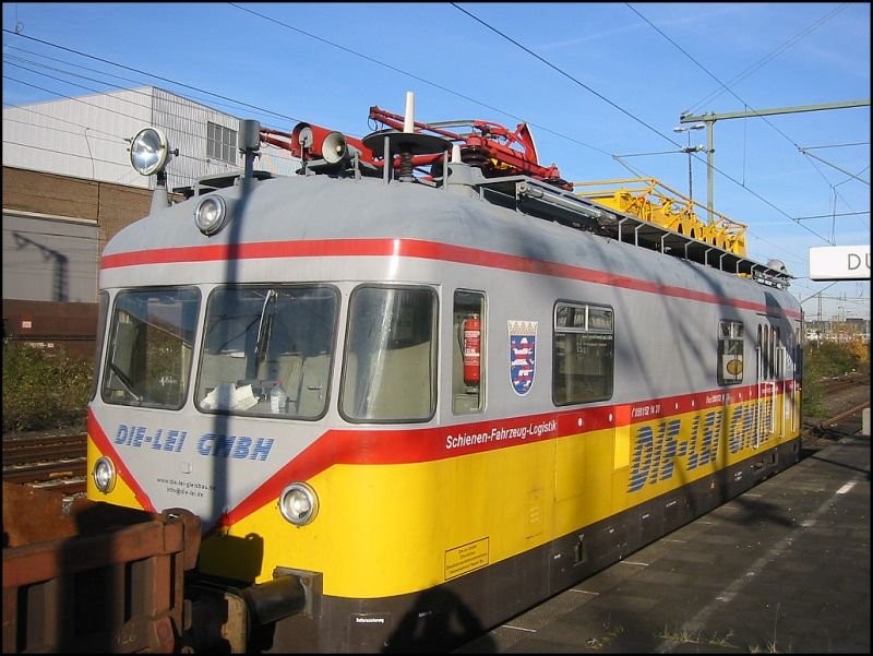 Im November und Dezember 2006 stand dieser Turmtriebwagen der Firma Die-Lei Gmbh aus Kassel in Dsseldorf Hbf. Diese Aufnahme stammt vom 15.12.2006.