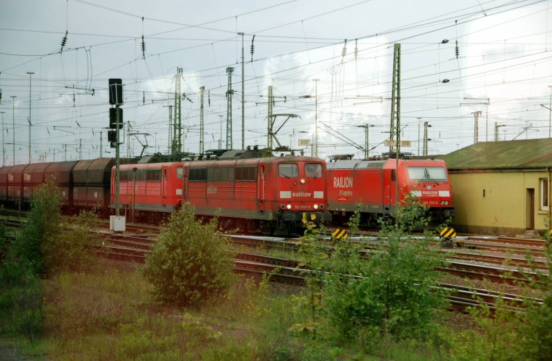 Im Rbf Lehrte stehen am 09.05.09 151 096 und eine weitere BR 151 sowie 185 270.