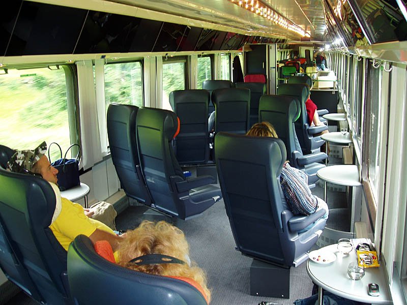 Im SBB-PanGottardo-Wagen zwischen Zrich und Locarno, am 08. Juli 2007. Jubilumsfahrt mit drehbahren Sitzen.