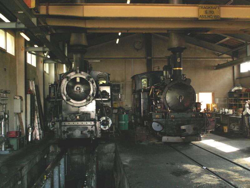 Im Schuppen verbleiben noch die  Weisshorn HG 2/3 Nr.6 SLM 1902 und die  Furkahorn  HG 3/4 Nr.1 SLM 1913.Realp 14.07.05