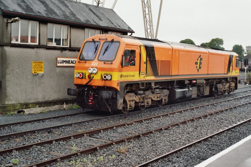 Im Sommer 2005 wartet CC 222 im Bahnhof Limmerick.