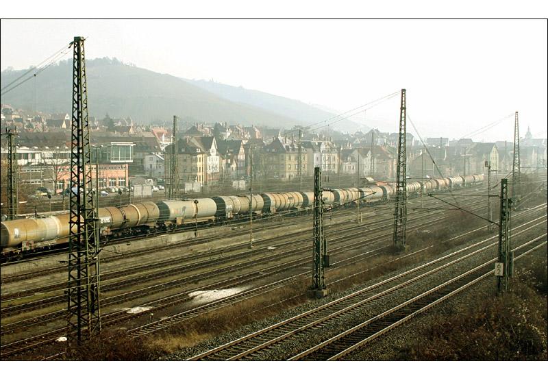 Im Stuttgarter Neckartal -

Güterbahnhof vor Stuttgart-Untertürkheim, 

25.01.2006 (M)