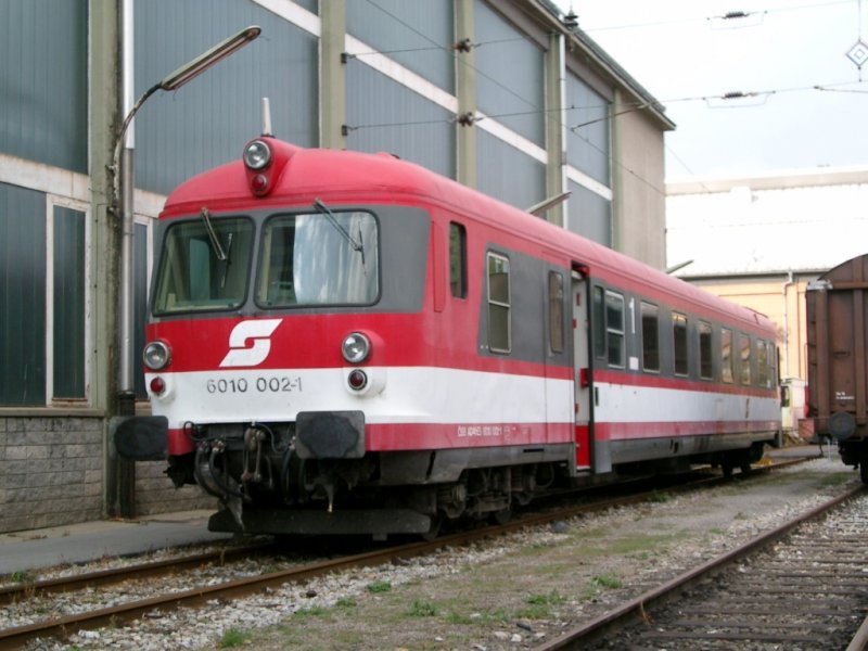 Im TS-Werk Floridsdorf war am 02. Oktober 2004 der Steuerwagen 6010 002-1 abgestellt (Tag der offenen T�r).