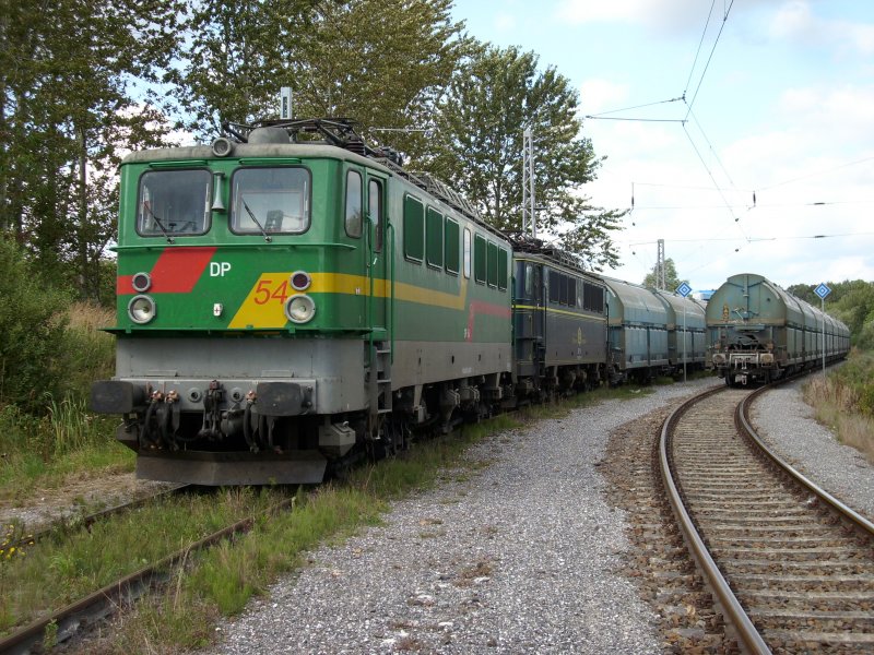Im bergabebahnhof Klementelvitz standen die beiden WAB-Loks 54 und 51 am 04.September 2009 wenige Meter vor dem Fahrleitungsende.