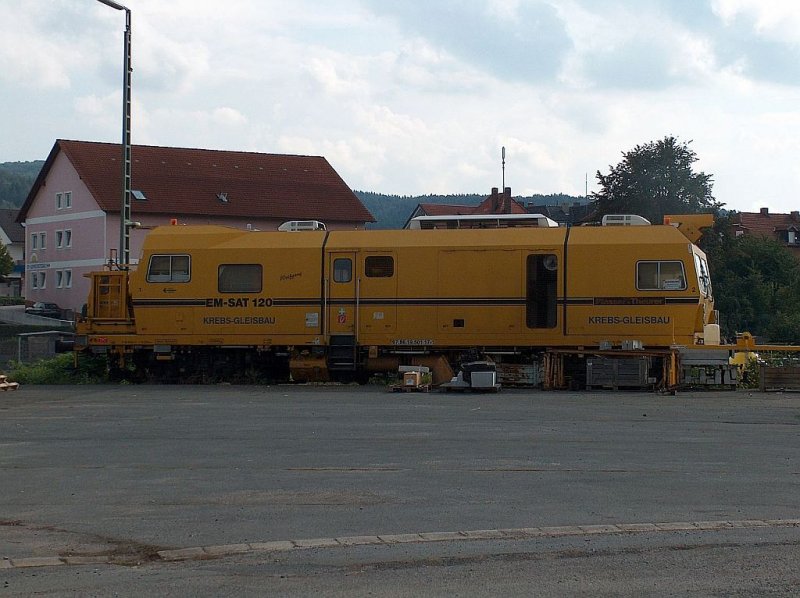 im Werkhof in Lichtenfels stand vorbergehend dieses Gleisbaugert der Firma KREBS