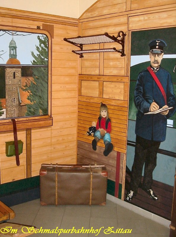 Im Zittauer Schmalspurbahnhof wurde ein Raum als alter Personenwagen gestaltet, Sommer 2004
