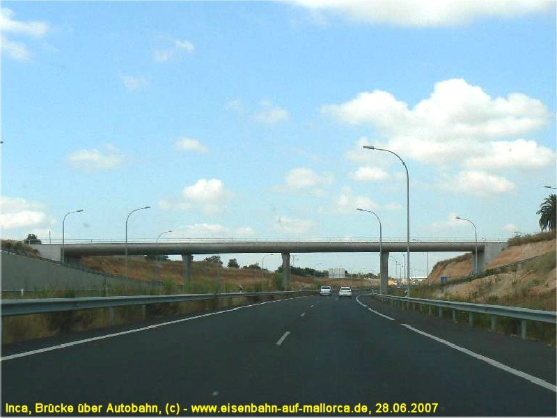 Im Zuge des Weiterbaus der Autobahn von Palma nach Alcudia wurde der Neubau dieser Brcke notwendig. Sie entstand zwischen 2004 und 2005. Foto: 28.06.2007