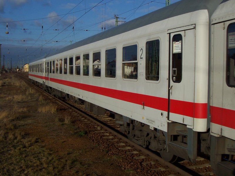 Immer am Freitag und Samstag sind noch 2  ltere  Waggons mit eingereiht am EC 241  Wawel  von Hamburg-Altona nach Krakow Glowny. Die beiden Waggons fahren aber blo bis Cottbus. Lbbenau/Spreewald den 08.12.2007