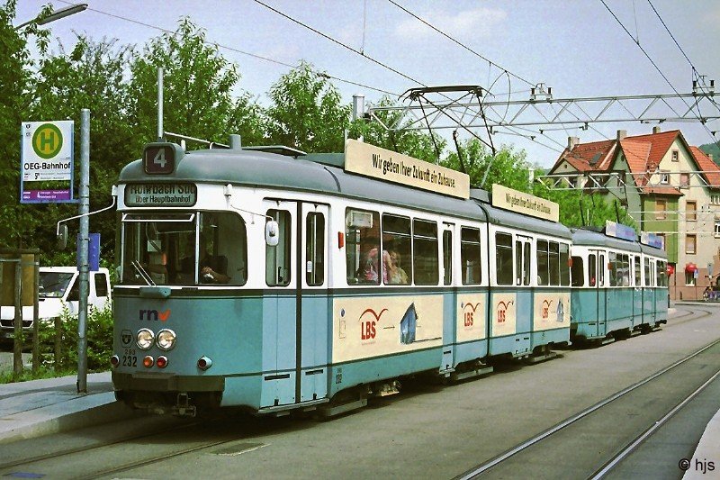 Immer im Doppelpack: GT6-Doppeltraktion 293 (232+239) in Handschuhsheim (6. Juli 2006).