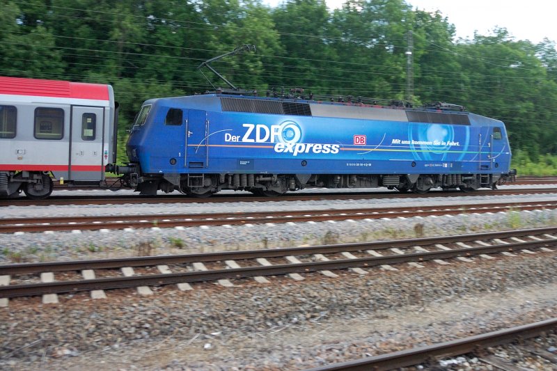 Immer wieder fr eine berraschung gut: Ein Nachmittag an der KBS 980 in Neuoffingen. Volle Breitseite fr die 120 151-6  ZDF  mit ihrem Eurocity. Auch sie wurde schon UIC-umgenummert... Aufgenommen am 25.06.2008 .