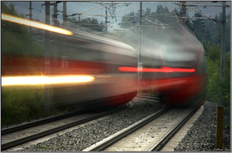 Impression aus Spielberg.Langzeitbelichtung einer 1044 Lok und einem 4024 Triebwagen.
29.07.2008