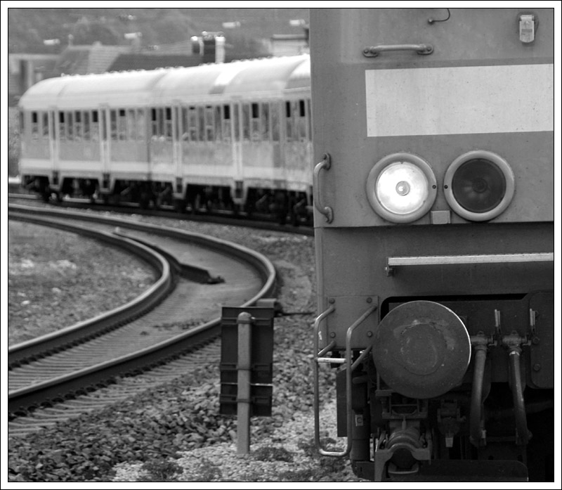 Impression Regionalbahn in Geislingen Steige. Der Zug mit 143 201 beendet hier seien Fahrt aus Ulm kommend wird anschließend abgestellt. 

28.08.2009 (M)