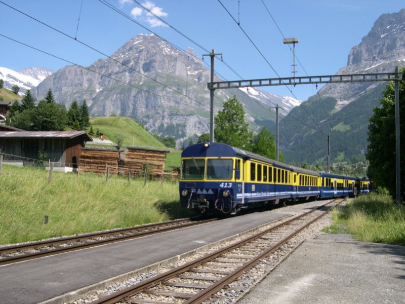 In 2005 erhielt die Berner Oberlandbahn neue Steuergliederzge, ein Personenwagen mit Steuerabteil, der aus 3 Teilen besteht und in Niederflurbauweise ausgefhrt ist. Dieser Wagen luft hinter dem etwas lteren Steuerwagen und einem weiteren Wagen. Die Fahrzeuge tragen am 26.06.2005 bereits die neue BOB-Lackierung