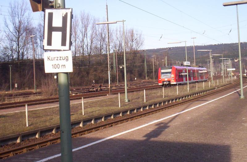 In Altenbeken fuhr 426 025 mit der RB 72 nach Paderborn Hbf, am 21.3.2005 ein.