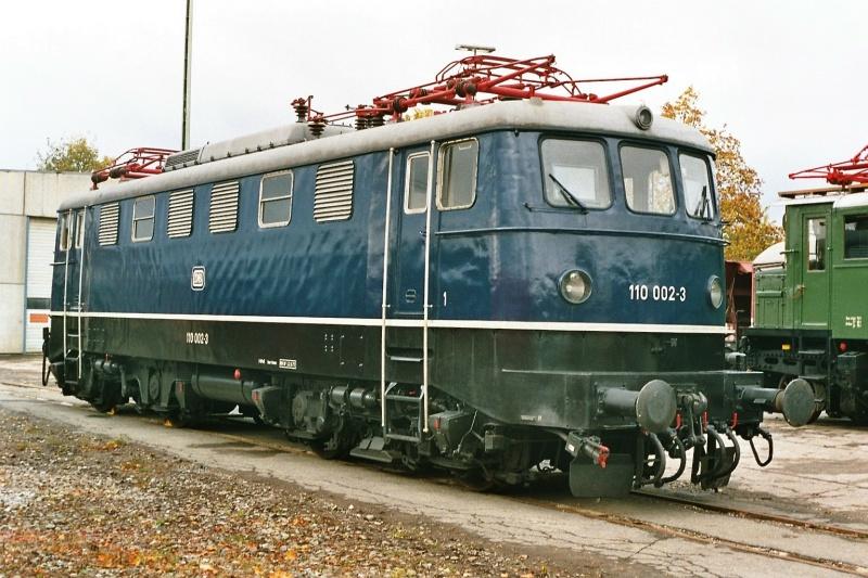 In der Auenstelle Lichtenfels des DB-Museums ist auch 110 002 untergebracht. Im Oktober 2004 war sie im Freien zu sehen.