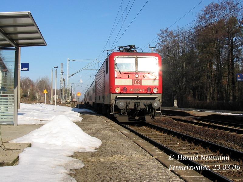 In den Bf Fermerswalde bei Falkenberg(E.) f�hrt RB26367 nach Falkenberg ein. 23.03.06