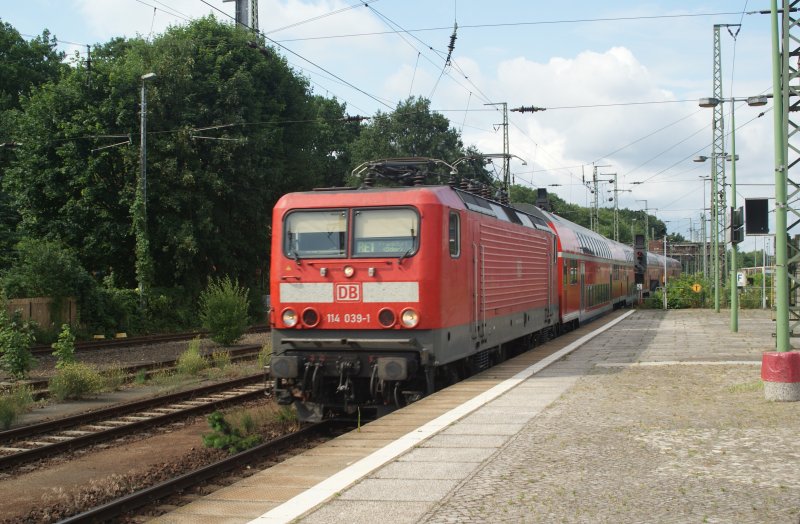 In den Bhf. Wannsee Berlin einfahrender Zug 114 039 - 1 der RE 1 nach Frankfurt/Oder.