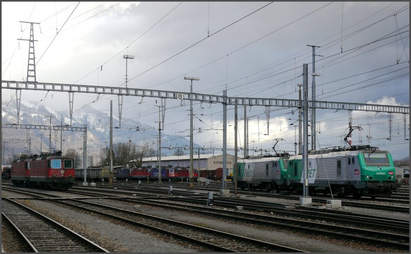 In Buchs SG sammeln sich SBB und SNCF Loks. (07.01.2008)