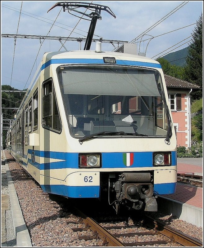 In Camedo wartet der ABe 4/6 62 der Centovallibahn auf den Gegenzug aus Locarno. 02.08.07 (Hans)