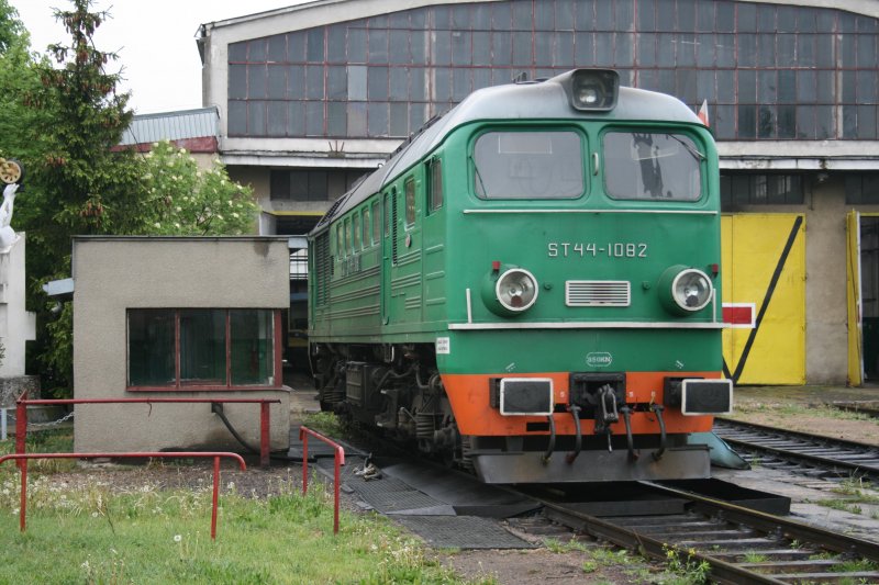 In Czeremcha ist die ST44-1082 in den  grnen  Farbtopf gefallen!

Sie bekam im Heimatwerk Bialystok eine abgespeckte Hauptuntersuchung.

Czeremcha den 17.05.2009