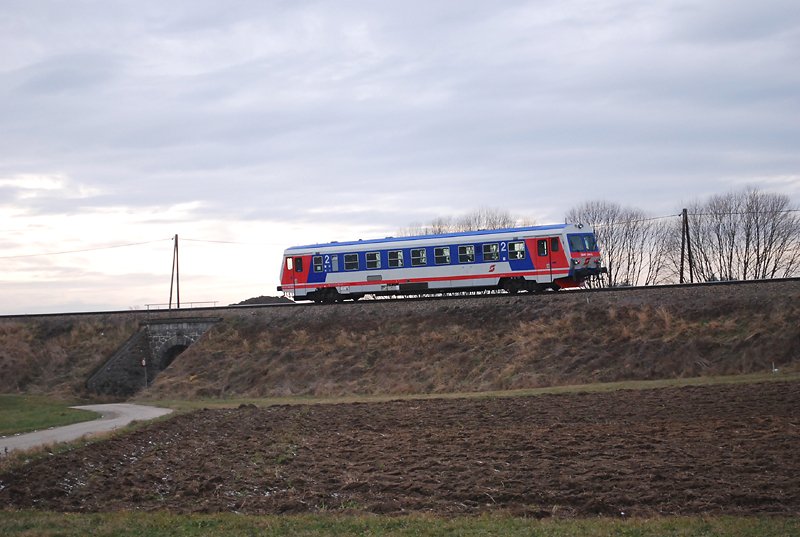 in ein paar Minuten wird dieser Triebwagen seinen Endbahnhof Zwettl erreichen (5.12.2008)