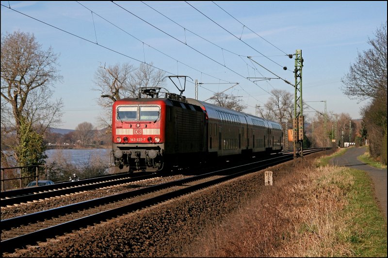 In einem guten Zustand befindet sich die Trierer(?) 143  637 als sie am 09.02.2008 die RB27 (RB 12567)  Rhein-Erft-Bahn  bei Bad Hnningen Richtung Koblenz Hbf bringt.