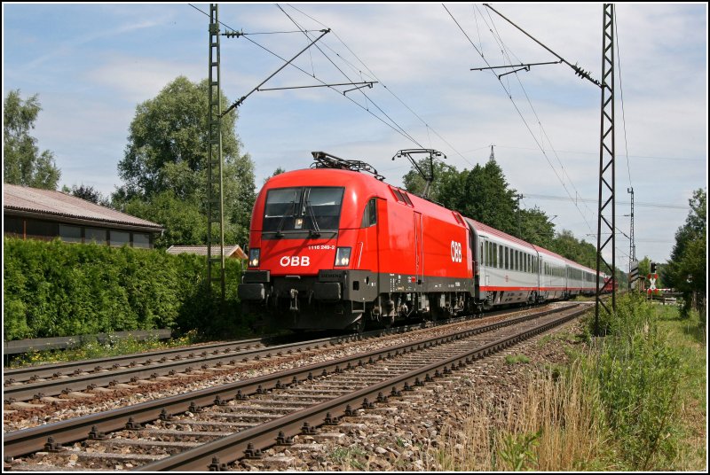 In einem Top Pflegezustand befindet sich die 1116 249 die am 29.06.07 mit dem OEC 663  PARLAMENT  auf dem Weg von Wien nach Feldkirch ist.