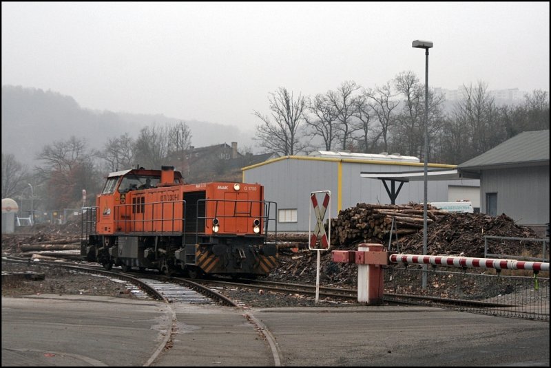 In der Eintracht:: Lok42 (G1700) der KSW rangiert im  Gterbahnhof  Siegen-Eintracht. (02.01.2009)