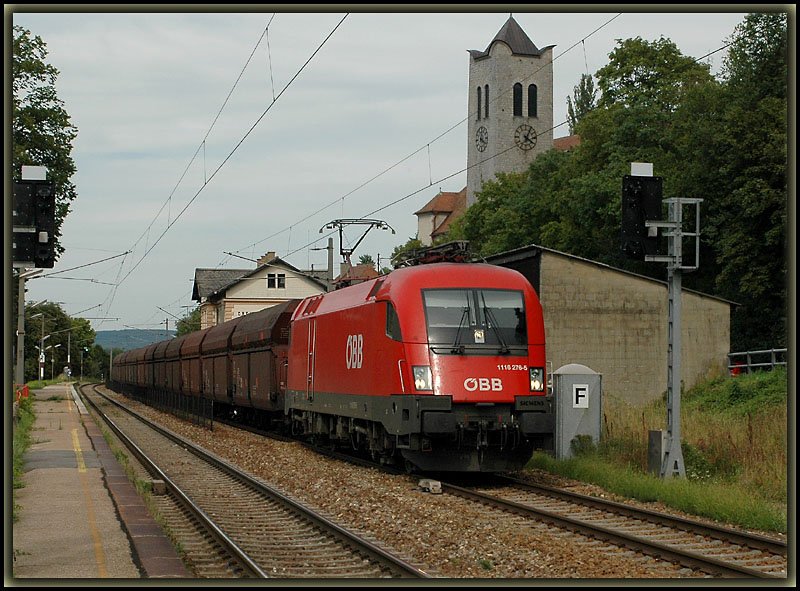 In die Gegenrichtung war am 19.8.2006 1116 278 mit dem vollen MoKo auf dem Weg zum Kohlekraftwerk Moosbierbaum unterwegs. Diesen Zug htte eigentlich 1116 250 (Mozart) bespannen sollen. Leider wurde sie aus ihrem Umlaufplan genommen. Die Aufnahme entstand bei der Durchfahrt in Greifenstein-Altenberg.