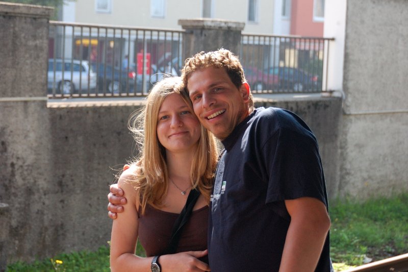 In der glcklichen Lage, mit charmanter Begleitung anreisen zu drfen: Lukas Buchmeier mit Fabienne aus der Schweiz... da strahlt das pure Glck. (Lindau, am 30. August 2008).