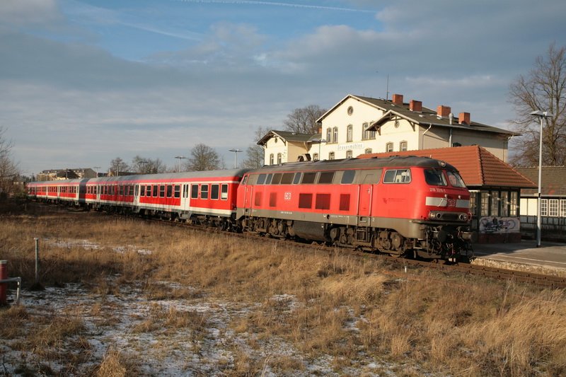 In Grevesmhlen ist die RB aus Lbeck mit der 218 329-1 eingefahren. 12.01.2009