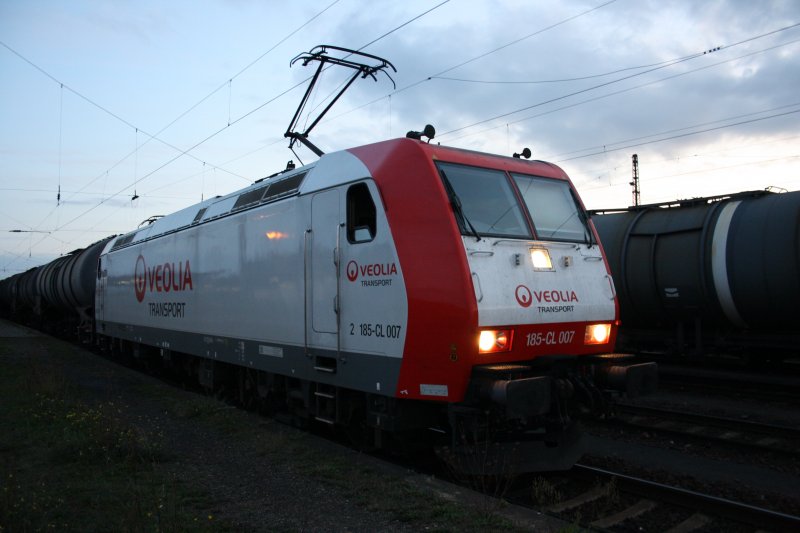 In Grokorbetha konnte ich die 185-CL 007  Veolia Transport  mit ihrem Gterzug ablichten.