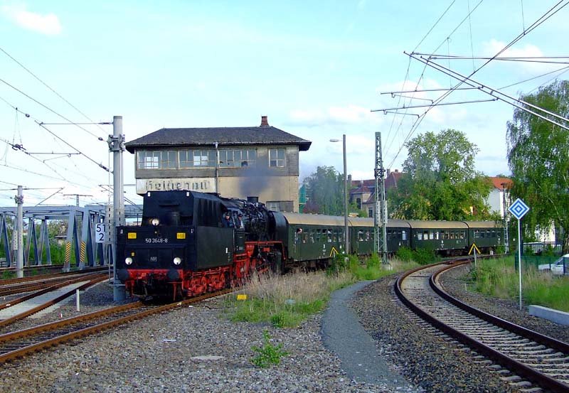 In Heidenau (Sachs) zweigt die Mglitztalbahn von der Hauptstrecke Dresden-Bodenbach ab.
Hier Einfahrt des SEM-Sonderzuges am 1.Mai 2008