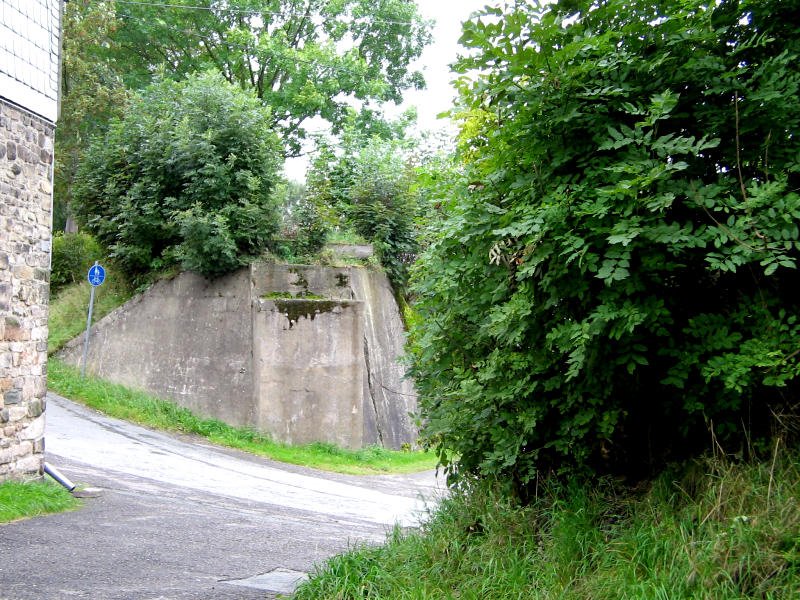 In Jahnsbach haben die Br�ckenwiderlager der Br�cke  An der Post  die Jahre �berdauert, 07.09.07